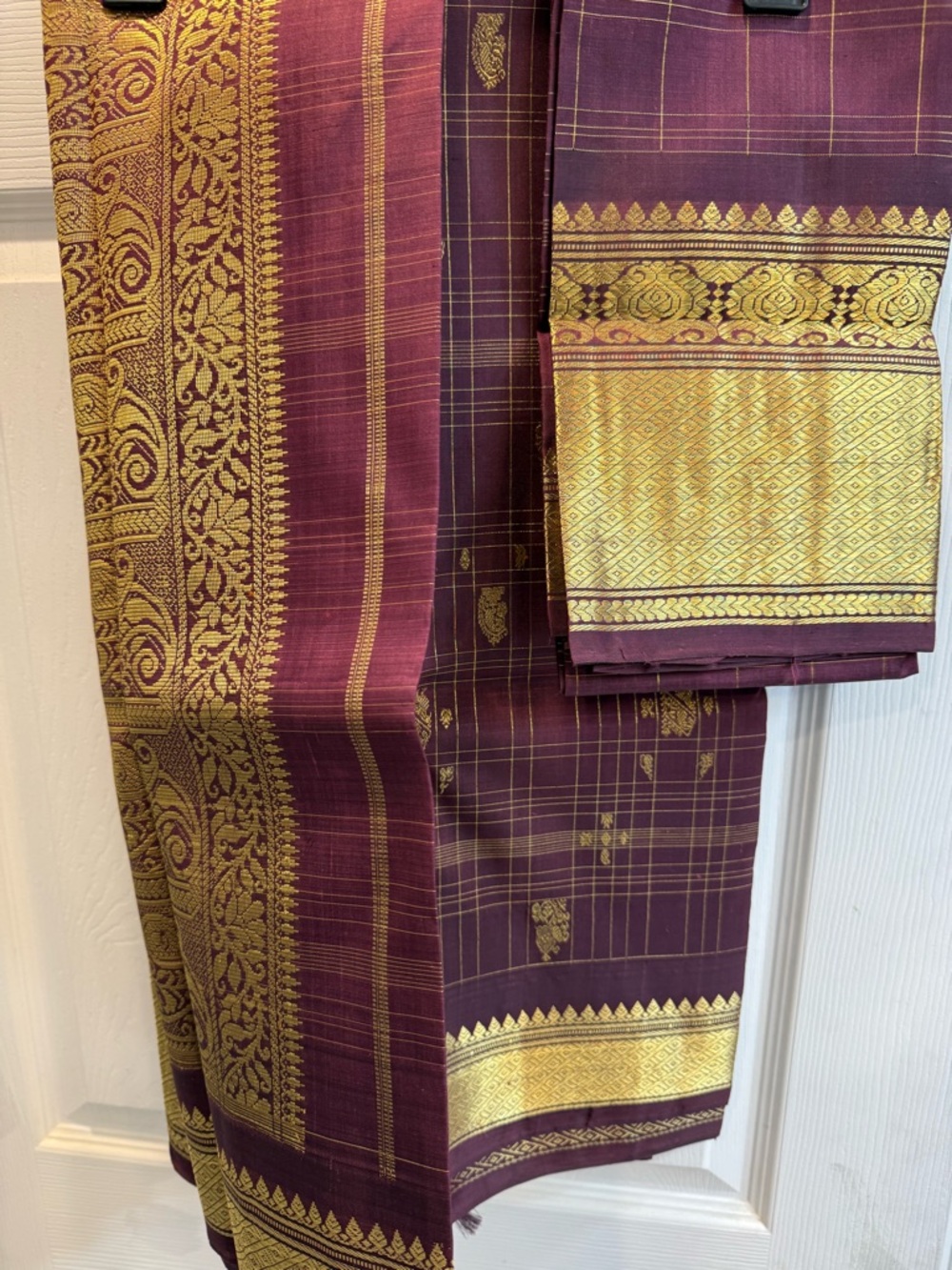 Women's Maroon Kanjivaram Silk Saree with blouse piece - Picture 3 of 13